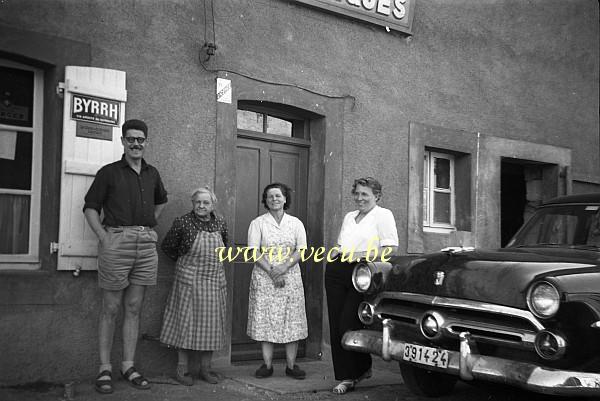 photo ancienne  de Ford  Ford Crestline Victoria 1952