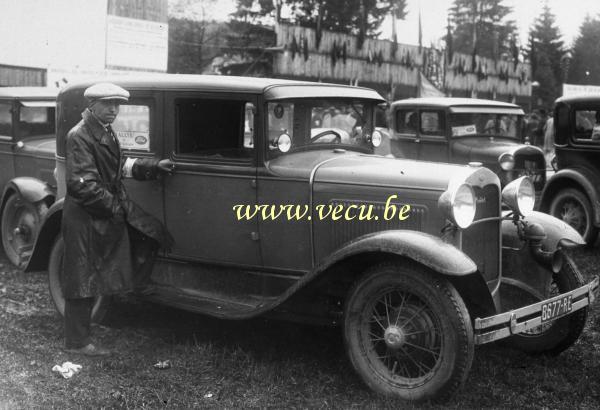 photo ancienne  de Ford  Arrivée du rallye Ford