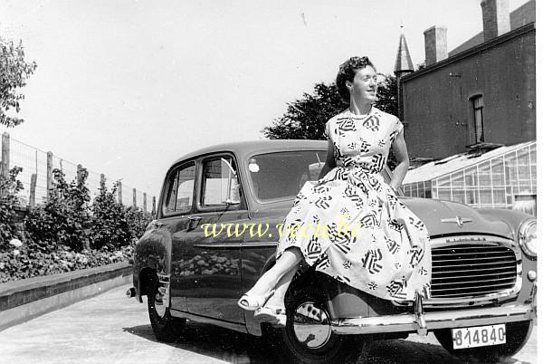 photo ancienne  Hillman Minx 1954 4 portes