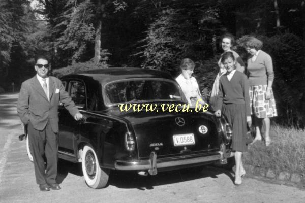 photo ancienne  de Mercedes  Mercedes 180D Sedan