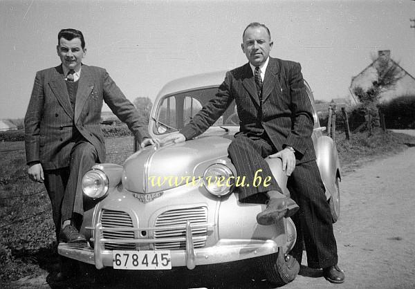 photo ancienne  de Panhard  Panhard Dyna modèle 1954; première voiture avec une carrosserie en alu.