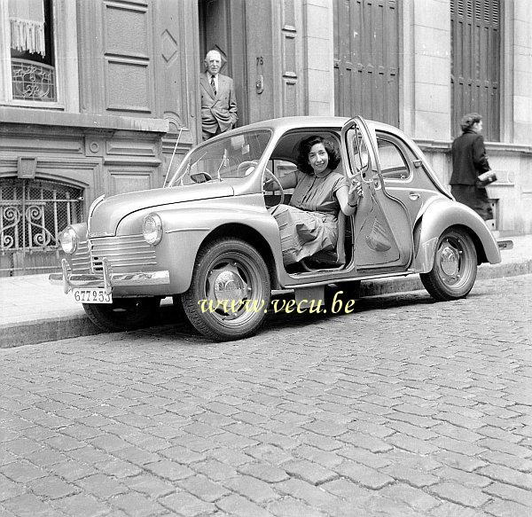 photo ancienne  de Renault  Renault 4CV