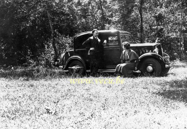 photo ancienne  de Voitures non identifiées  Modèle non identifié