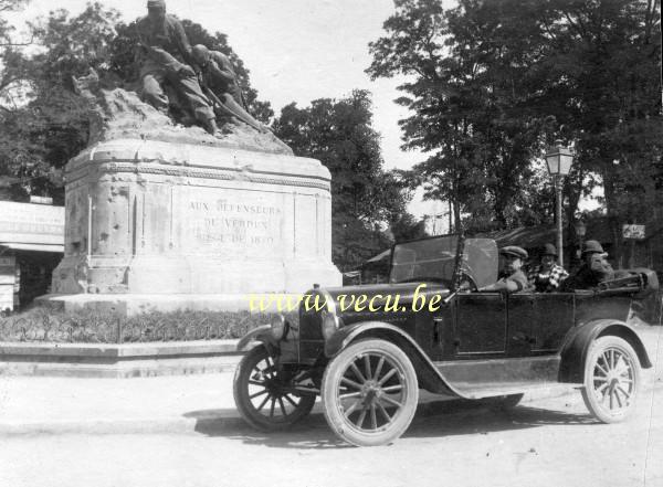 photo ancienne  de Voitures non identifiées  Modèle non identifié