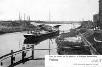 postkaart van Mechelen Pont du chemin de fer près de la fabrique Roestenberg