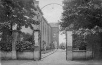 carte postale ancienne de Uccle Institut Sainte-Elisabeth  - Entrée côté avenue De Fré