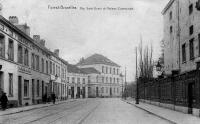 carte postale ancienne de Forest Rue Saint-Denis et Maison Communale