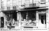 carte postale ancienne de Saint-Gilles Rue Vanderschrick, 5 - Façade des Magasins des Nouveautés Parisiennes