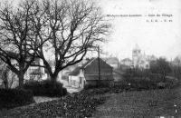 carte postale ancienne de Woluwe-St-Lambert Coin du Village (vue vers l'église St Lambert?)