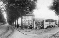 postkaart van Evere Maison E. Henneau. Avenue du cimetière de Bruxelles