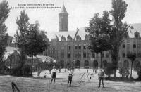 carte postale ancienne de Etterbeek Collège Saint Michel. La cour de la première division des internes