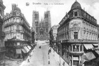 carte postale de Bruxelles Eglise et rue Sainte-Gudule