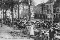 carte postale ancienne de Ixelles Place Ste-Croix (Flagey) vers la rue de la Brasserie - Le Marché