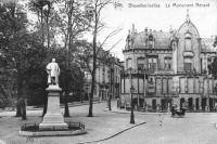 carte postale ancienne de Ixelles Le monument Renard (actuellement av.Gén.de Gaulle coin rue Vilain XIIII)