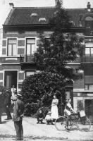 carte postale ancienne de Forest La boucherie Dedobbeleer vient livrer à vélo au 374 chaussée de Bruxelles