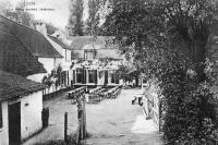 carte postale ancienne de Uccle Le vieux cornet. Cour intérieure. (Av De Fré 13)