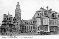 carte postale ancienne de Saint-Gilles L'Hôtel Communal