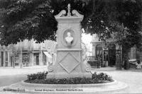 carte postale ancienne de Uccle Avenue Brugmann, Monument Vanderkindere