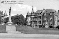 postkaart van Ukkel Le Square (des Héros) et le monument des combattants (érigé en 1925)