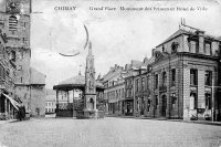 carte postale ancienne de Chimay Grand'Place - Monument des Princes et Hôtel de Ville