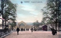 carte postale ancienne de Charleroi La Gare et la passerelle