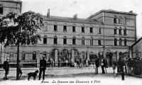 carte postale ancienne de Mons La caserne des chasseurs à pied