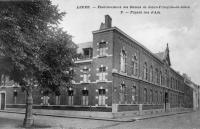 carte postale ancienne de Leuze-en-Hainaut Etablissement des Dames de Saint-François-de-Sales. Façade rue d'Ath.