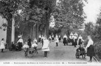 carte postale ancienne de Leuze-en-Hainaut Etablissement des Dames de Saint-François-de-Sales. Terrasse Saint-Anne