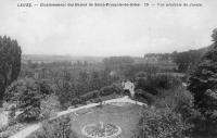 carte postale ancienne de Leuze-en-Hainaut Etablissement des Dames de Saint-François-de-Sales.  Vue générale du jardin