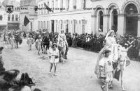 postkaart van Doornik Cortège Tournoi (1513-1913) Groupe de damesla Cour