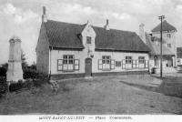 carte postale ancienne de Mont-Saint-Aubert Place communale