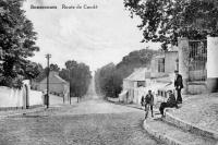 carte postale ancienne de Bonsecours Route de Condé (café de la Montagne derrière les messieurs)