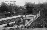 carte postale ancienne de Engis La Poste et la Gare