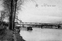carte postale ancienne de Engis Le pont vue en amont