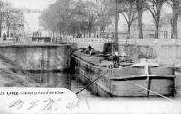 carte postale ancienne de Liège Chaland sortant d'une écluse