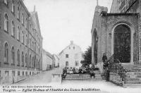 carte postale ancienne de Tongres Eglise St-Jean et l'institut des Dames Bénédictines