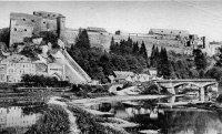 carte postale ancienne de Bouillon Le Château vu de face