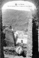 postkaart van Laroche Vue sur Corumont prise à l'intérieur du vieux château