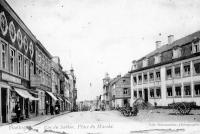 carte postale ancienne de Bastogne Rue du Sablon. Place du Marché