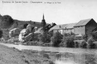 carte postale ancienne de Chassepierre Le Village vue du Pont
