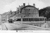carte postale ancienne de Durbuy L'Hôtel Albert (actuellement Le Sanglier des Ardennes) et le Pont