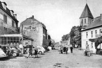 carte postale ancienne de Han-sur-Lesse Grand'Rue (avec l'Hôtel des Ardennes et l'Hôtel de la Lesse)