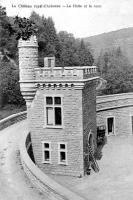 carte postale ancienne de Houyet Château d'Ardenne - La Halte et la cour (gare réservée aux clients & invités du château)