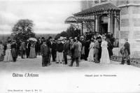carte postale ancienne de Houyet Château d'Ardenne - Départ pour la promenade
