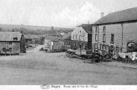 carte postale ancienne de Sugny Route vers le bas du village