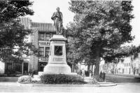 postkaart van Eeklo Statue K.L. Ledeganck