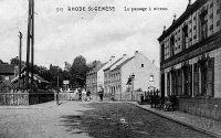 carte postale ancienne de Rhode-St-Genèse Le passage à niveau