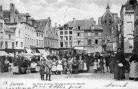 carte postale ancienne de Louvain La Place du vieux Marché pendant le marché