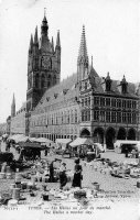 carte postale ancienne de Ypres Les Halles un jour de marché - The Halles a market day