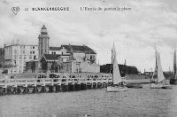 carte postale ancienne de Blankenberge L'entrée du port et le phare